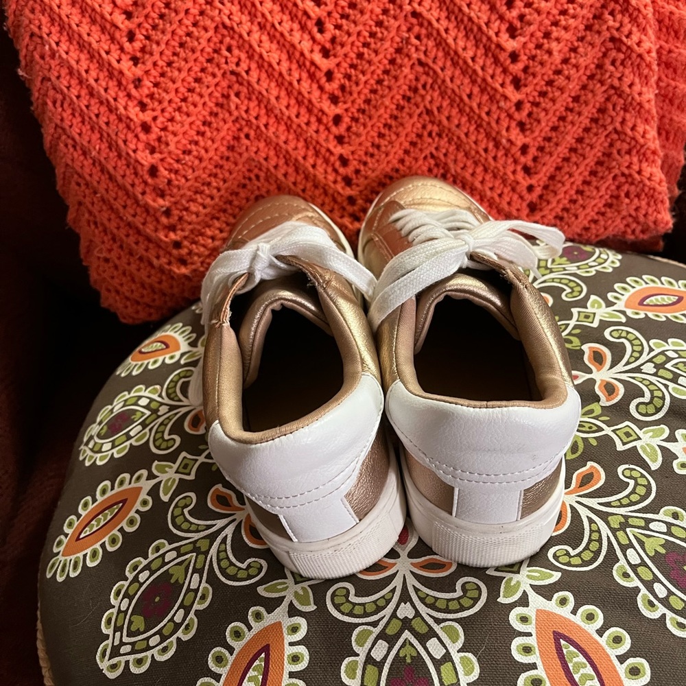 Ladies Universal Threads Tennis Shoes,Size 8,Rose gold and white - Picture 3 of 4